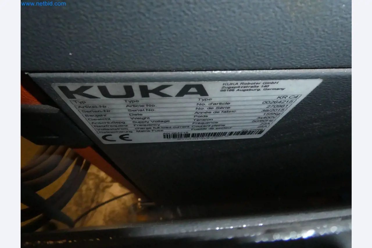 Robots, welding equipment and assembly accessories from the automotive industry-39