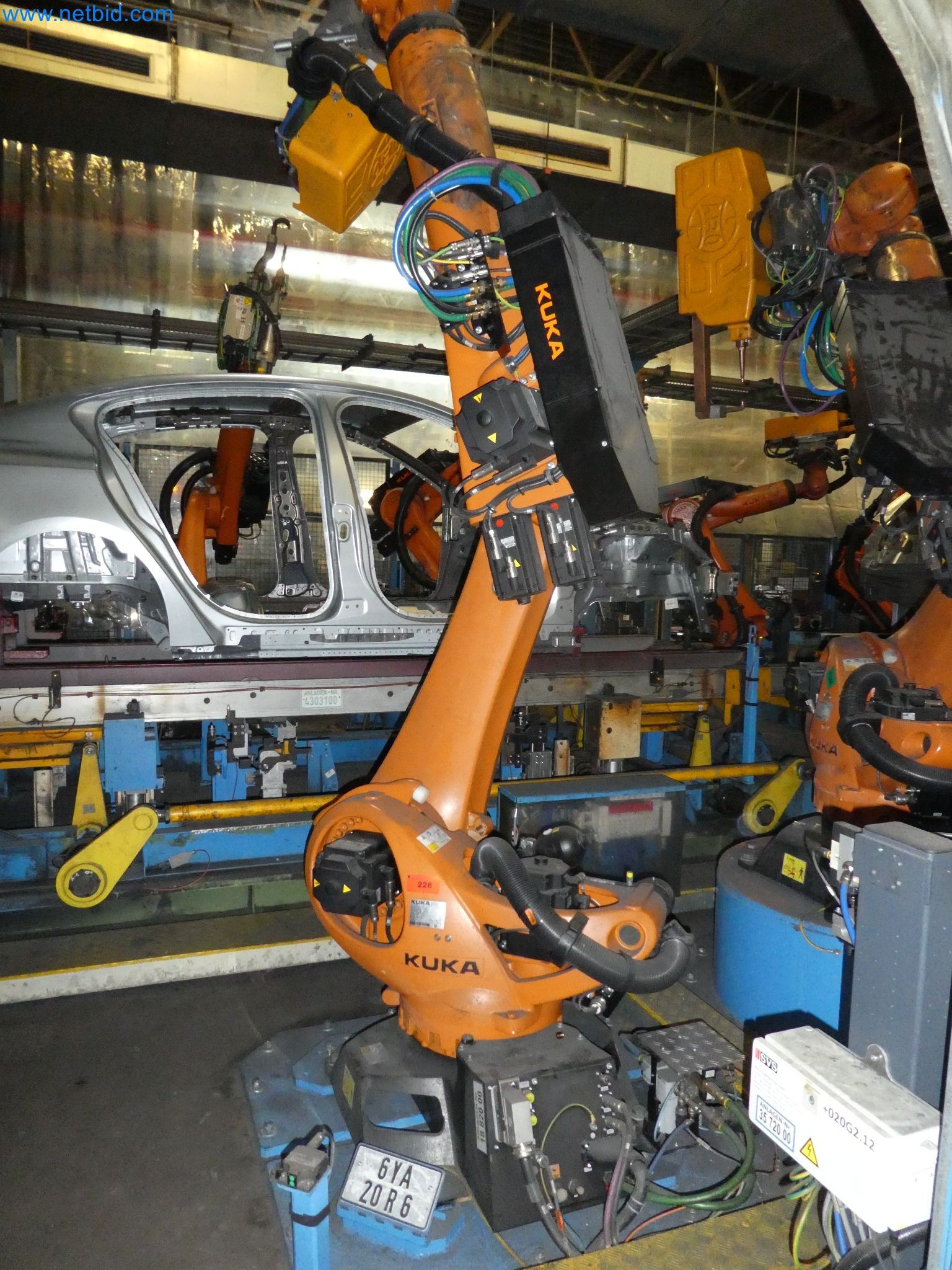 Robots, welding equipment and assembly accessories from the automotive industry-40