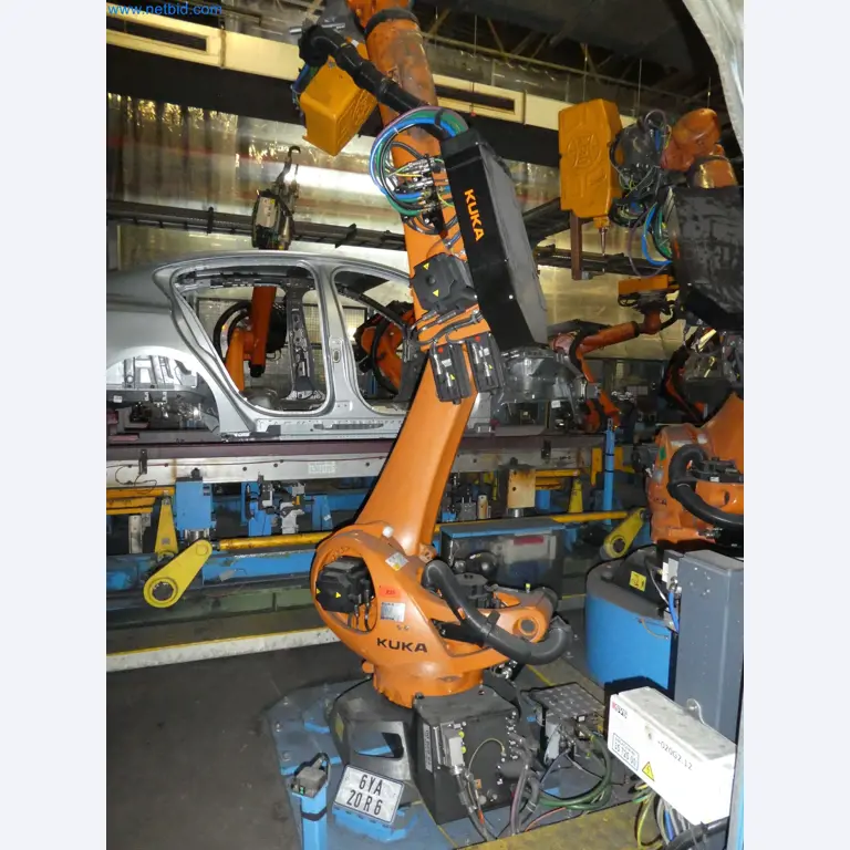 Robots, welding equipment and assembly accessories from the automotive industry-40