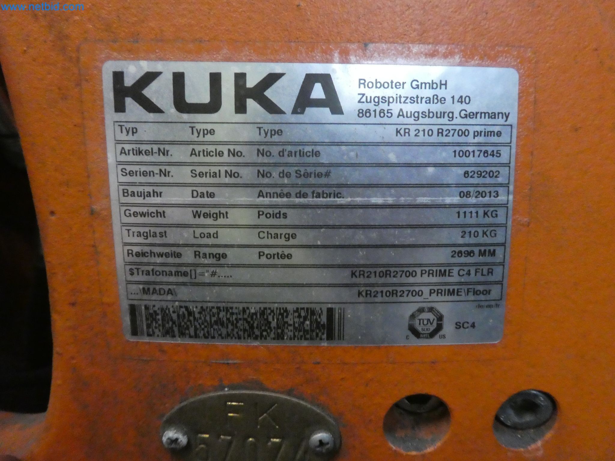 Robots, welding equipment and assembly accessories from the automotive industry-41