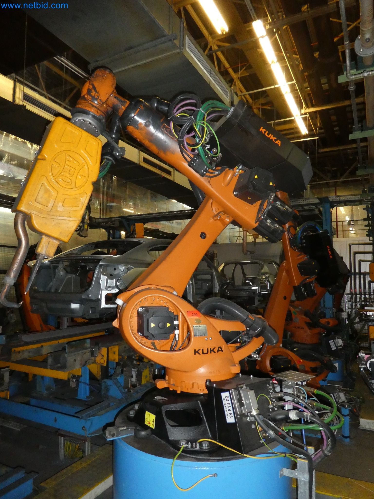 Robots, welding equipment and assembly accessories from the automotive industry-42