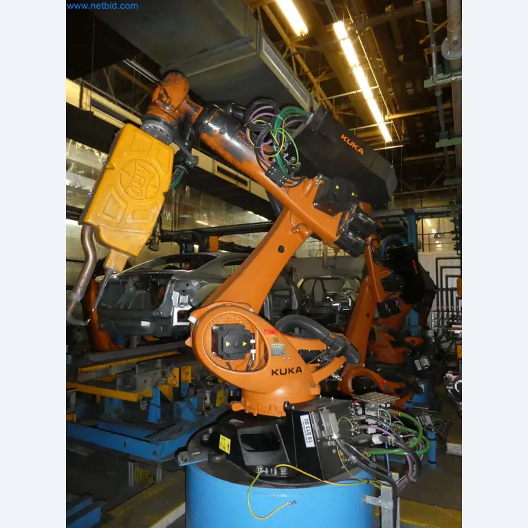 Robots, welding equipment and assembly accessories from the automotive industry-42