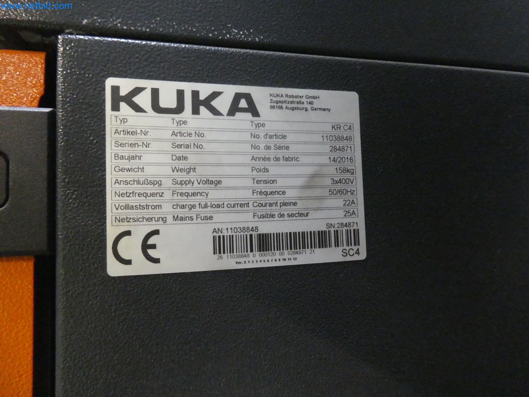 Robots, welding equipment and assembly accessories from the automotive industry-46