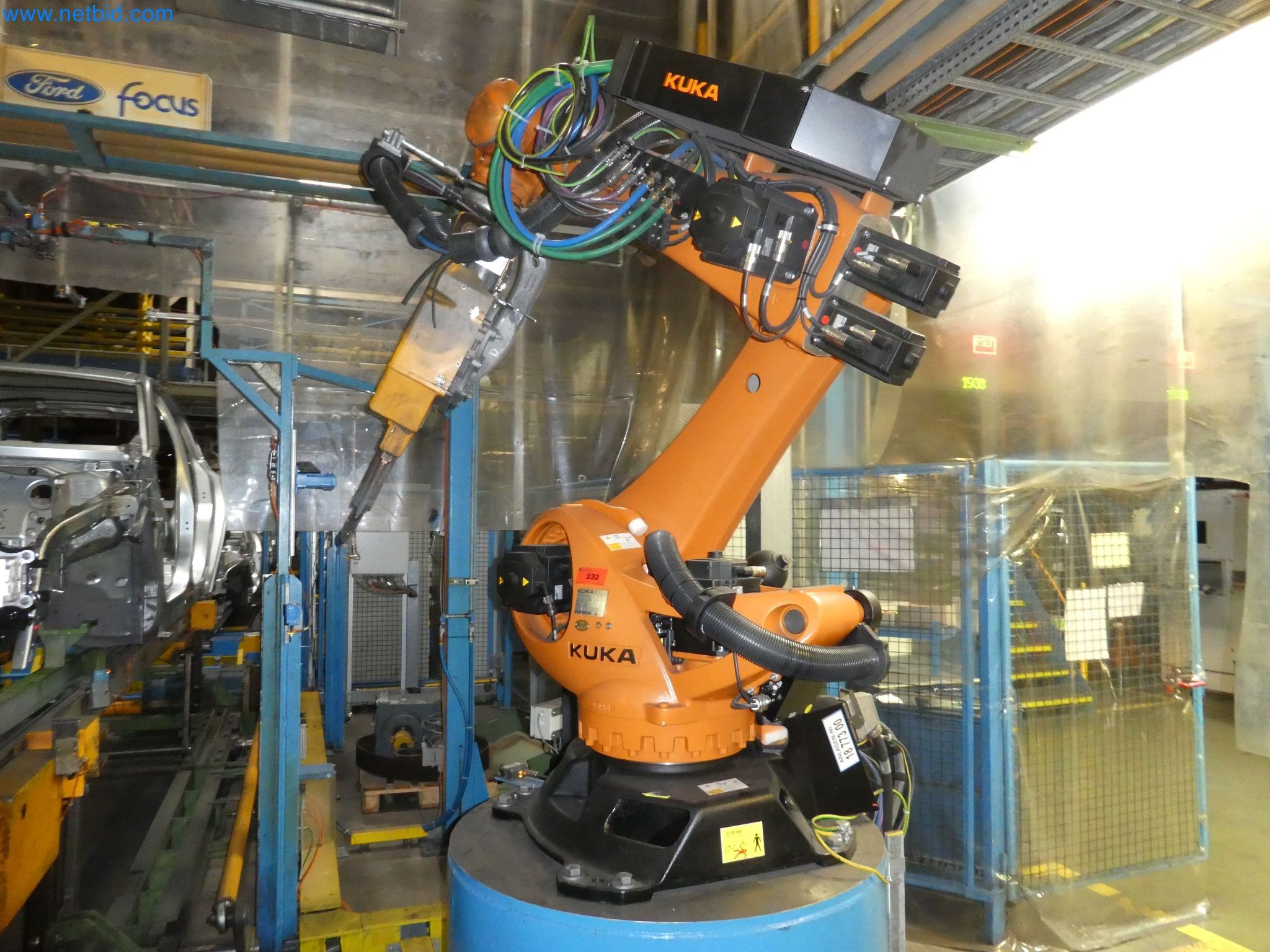 Robots, welding equipment and assembly accessories from the automotive industry-48