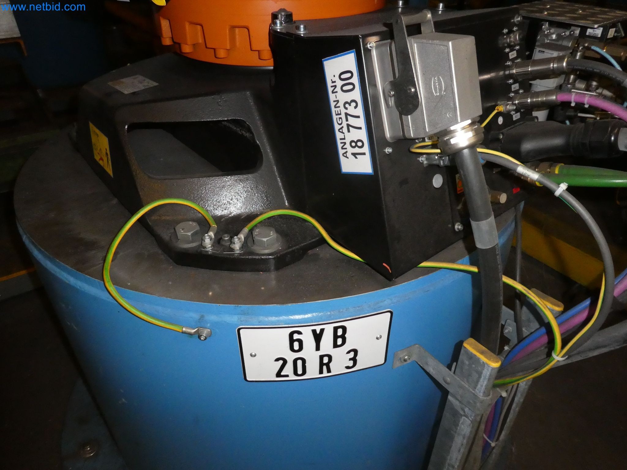 Robots, welding equipment and assembly accessories from the automotive industry-49