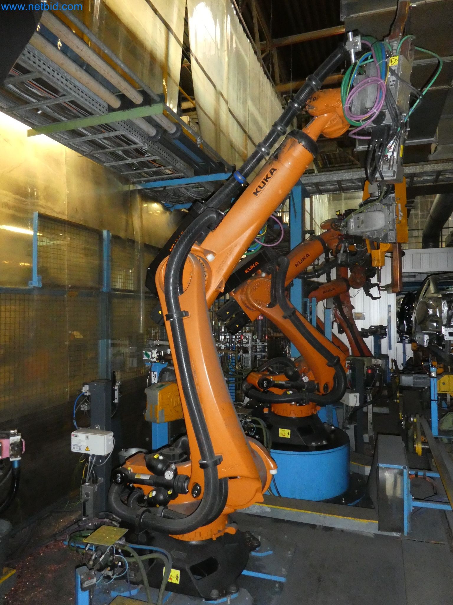 Robots, welding equipment and assembly accessories from the automotive industry-51