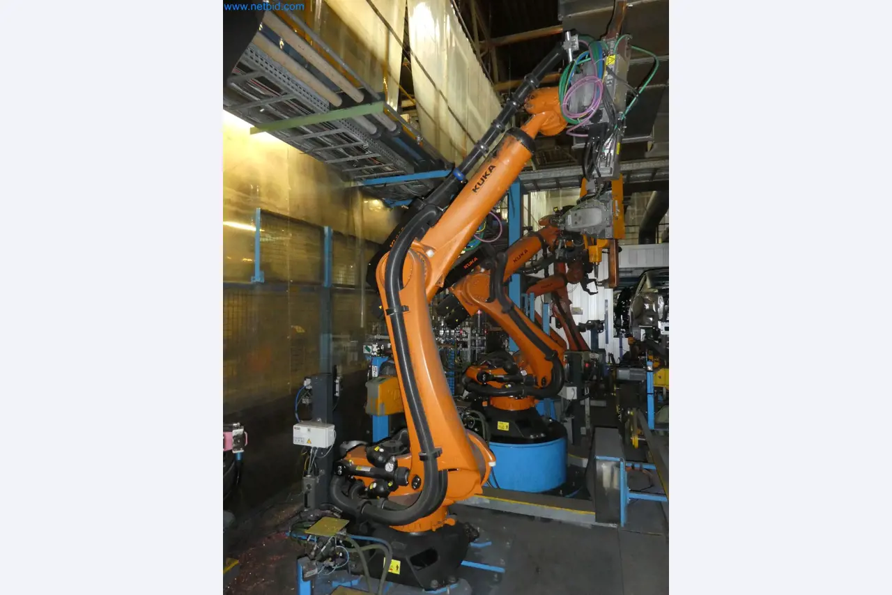 Robots, welding equipment and assembly accessories from the automotive industry-51