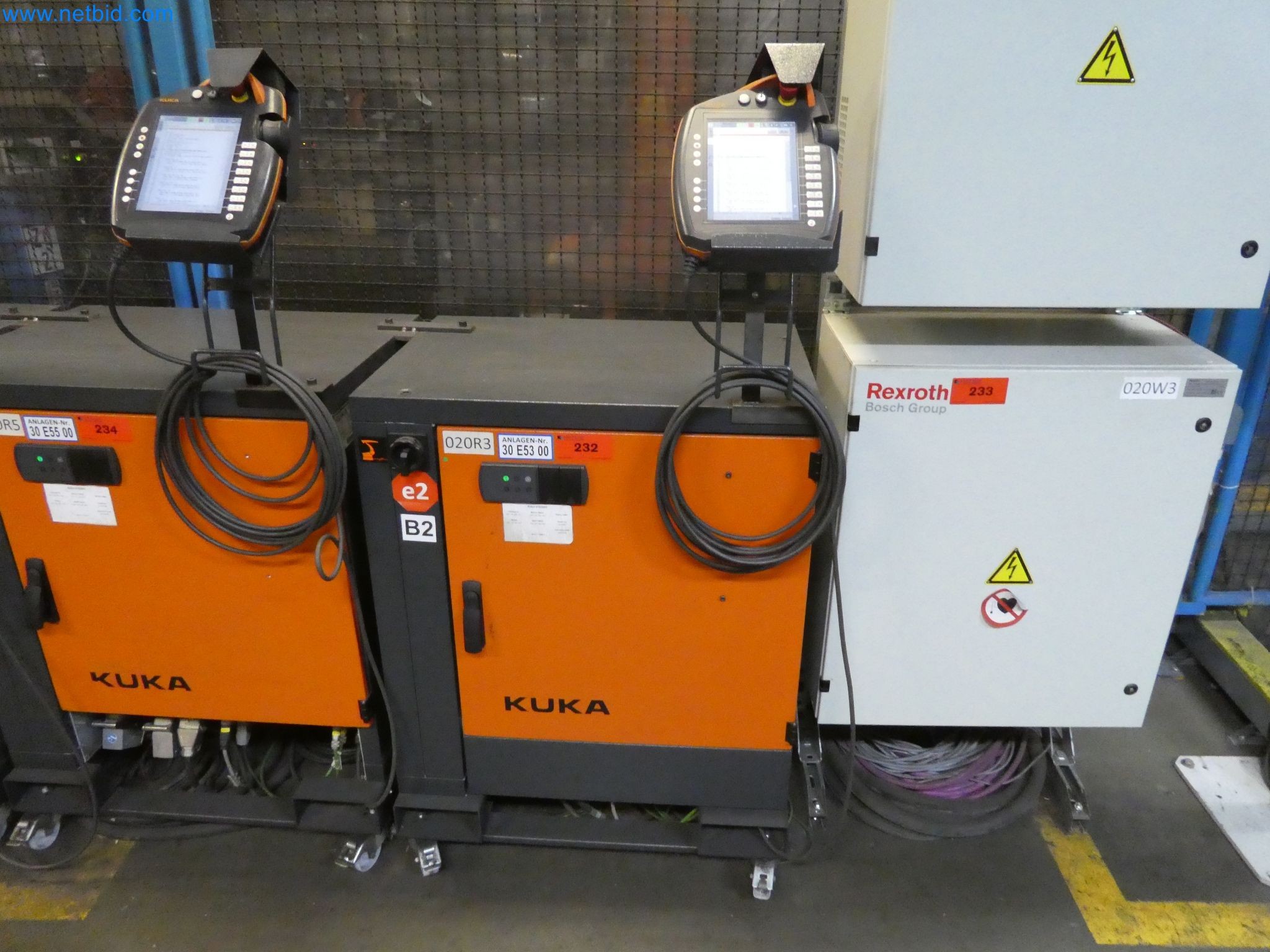 Robots, welding equipment and assembly accessories from the automotive industry-54