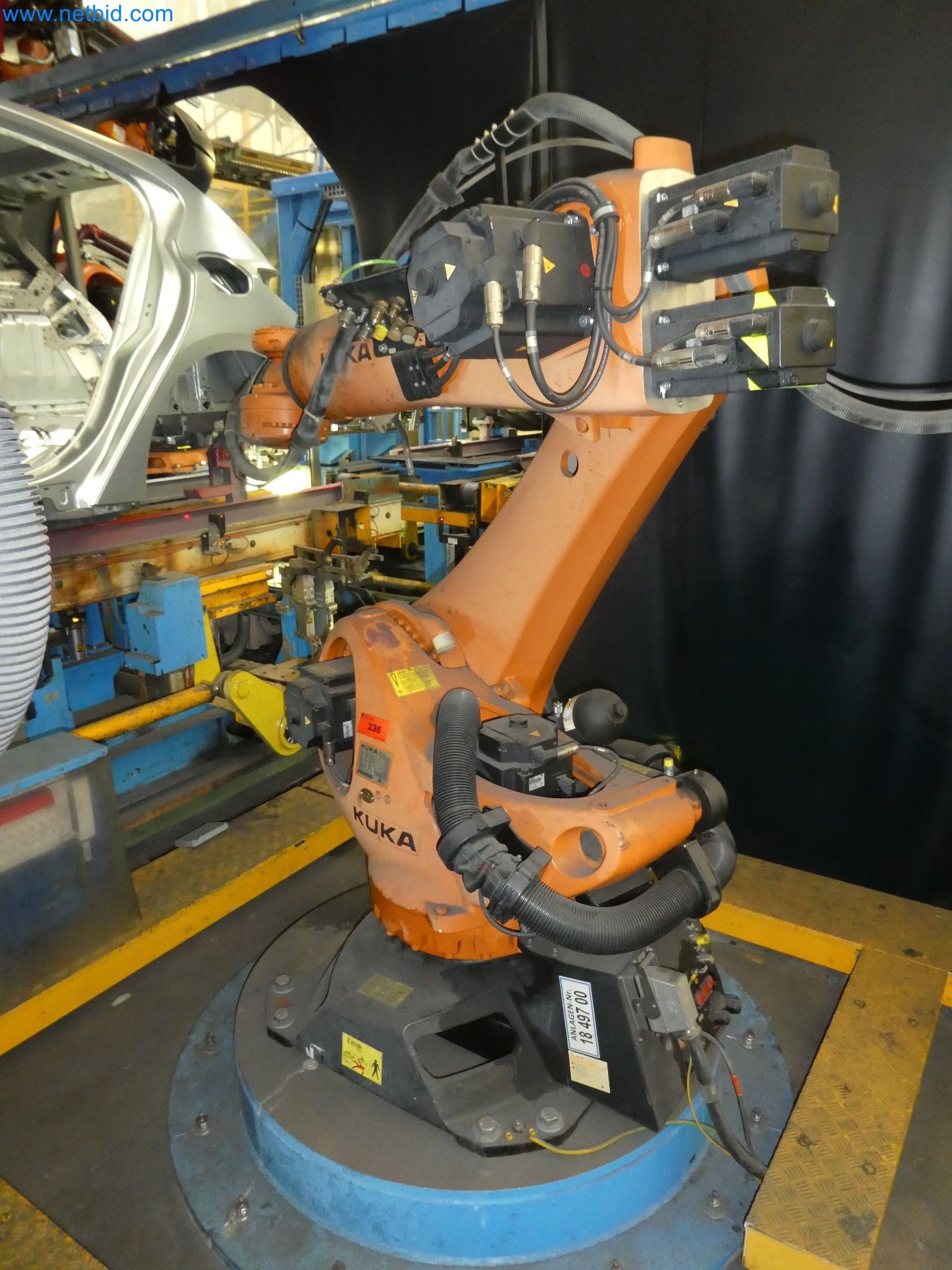 Robots, welding equipment and assembly accessories from the automotive industry-56