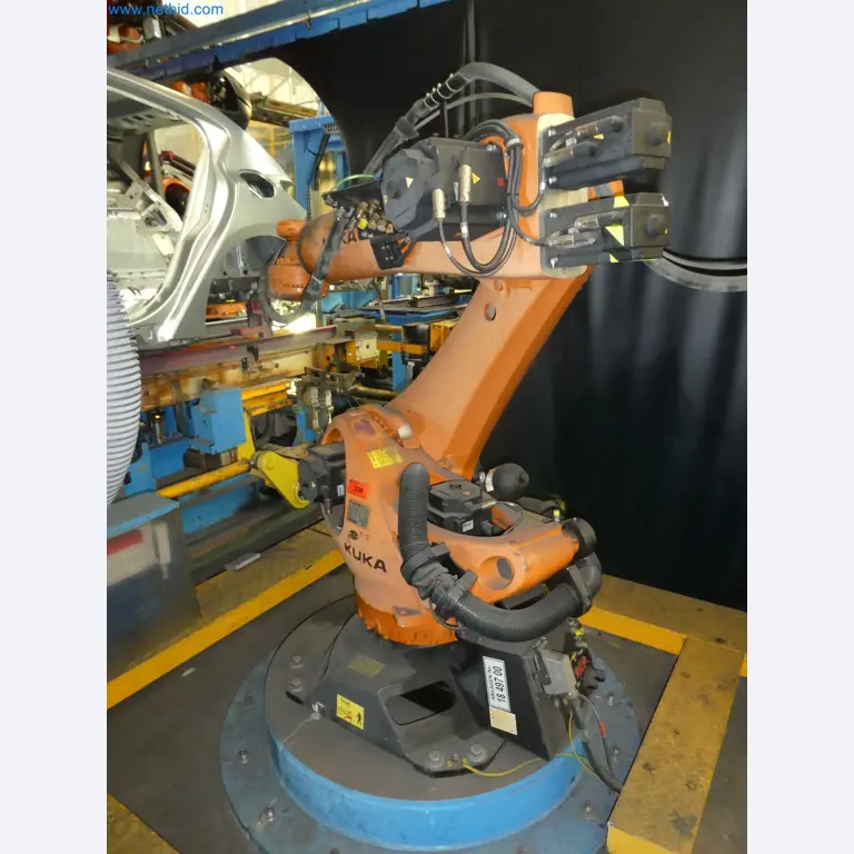 Robots, welding equipment and assembly accessories from the automotive industry-56
