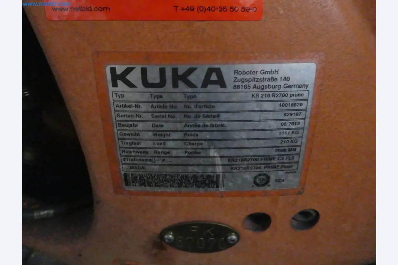 Robots, welding equipment and assembly accessories from the automotive industry-57