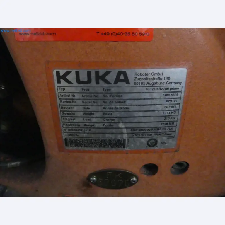 Robots, welding equipment and assembly accessories from the automotive industry-57