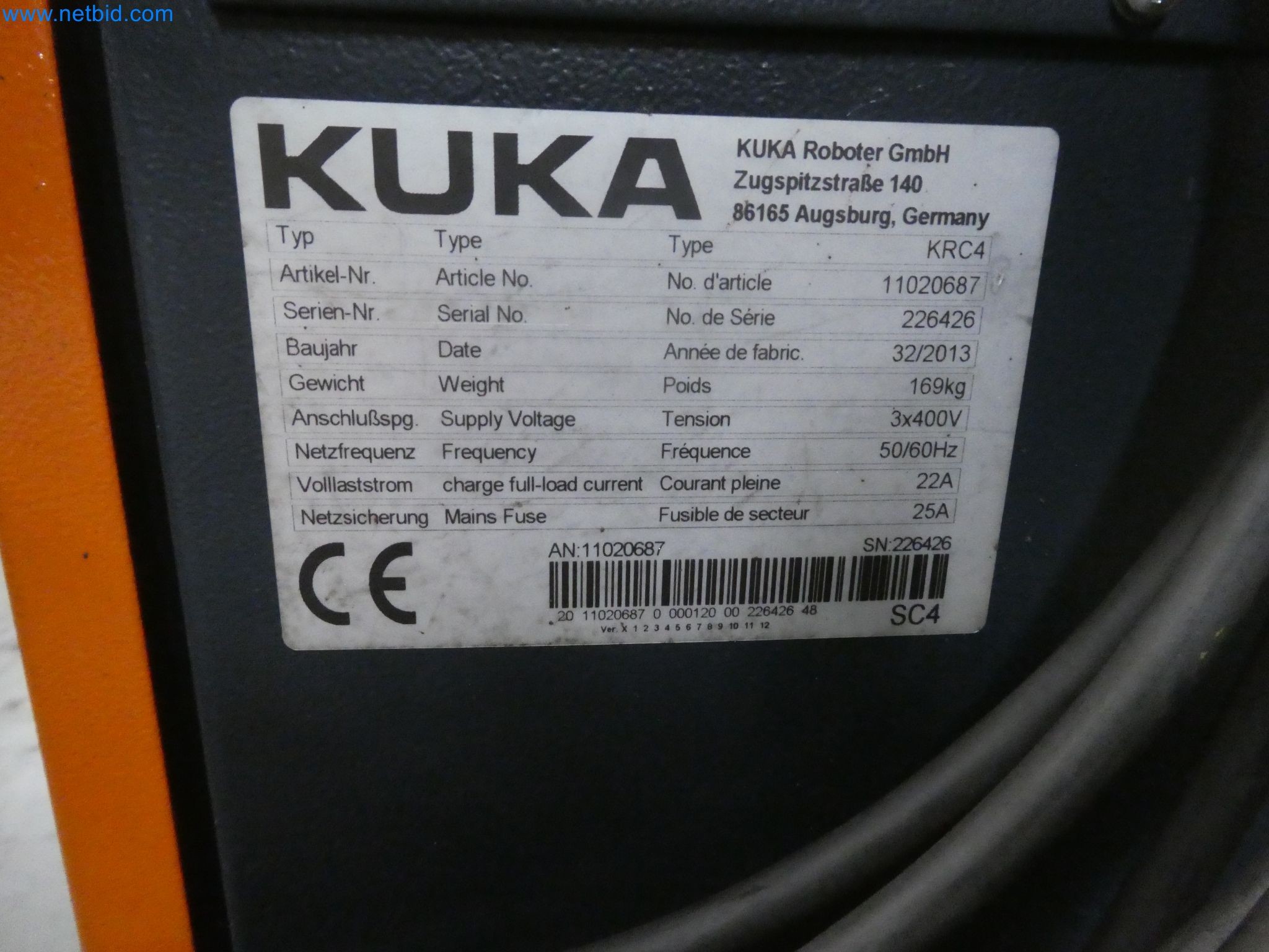 Robots, welding equipment and assembly accessories from the automotive industry-58