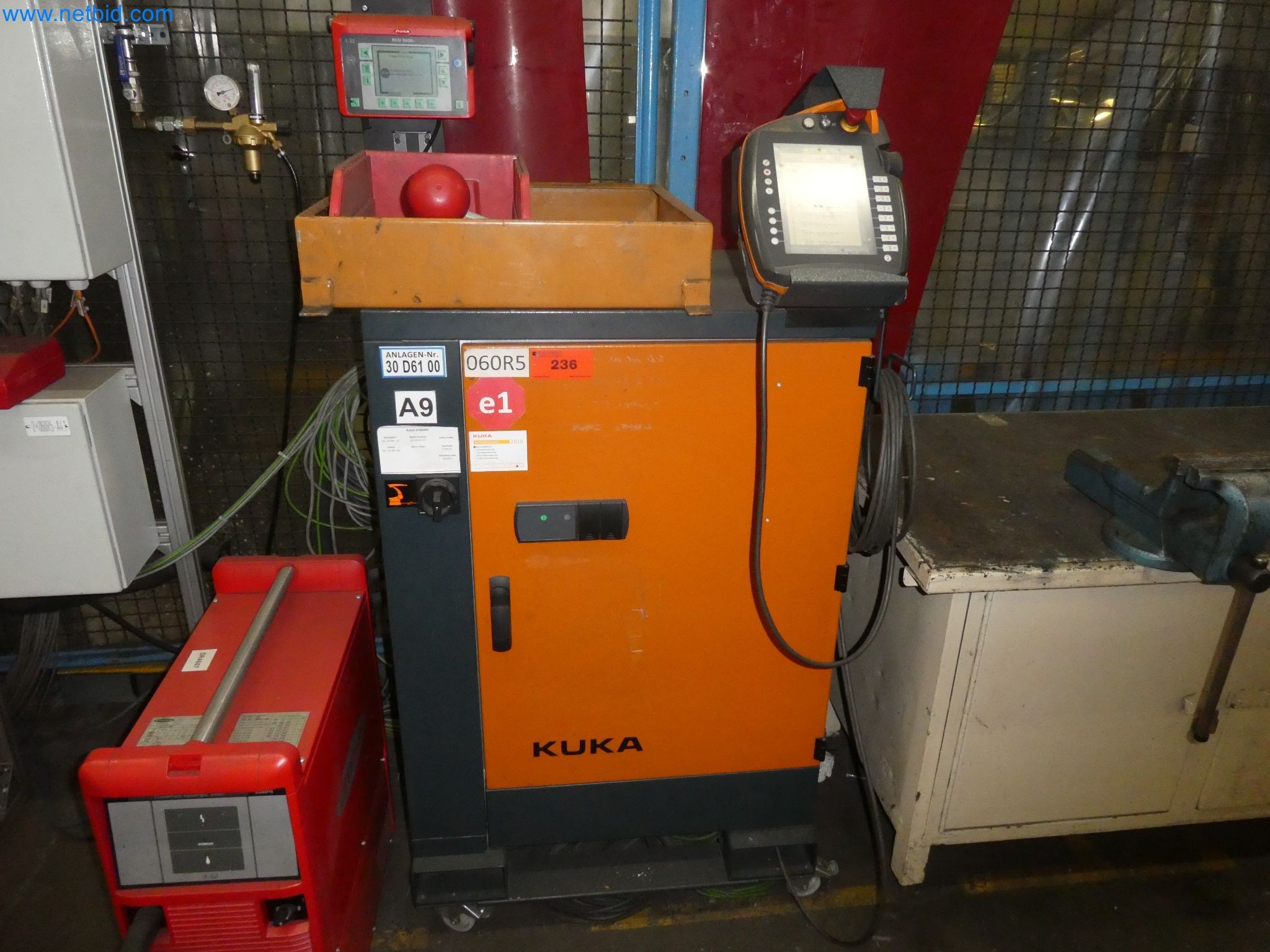 Robots, welding equipment and assembly accessories from the automotive industry-59