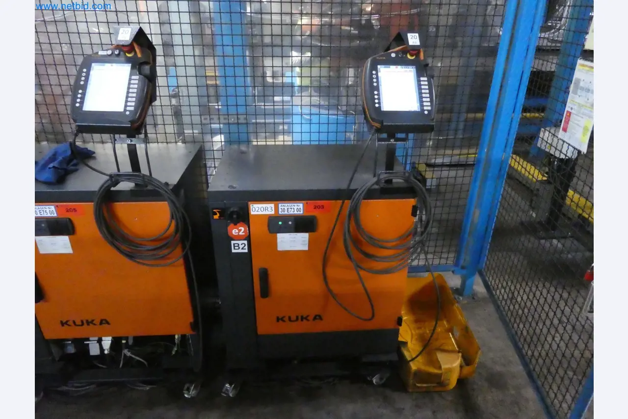 Robots, welding equipment and assembly accessories from the automotive industry-5