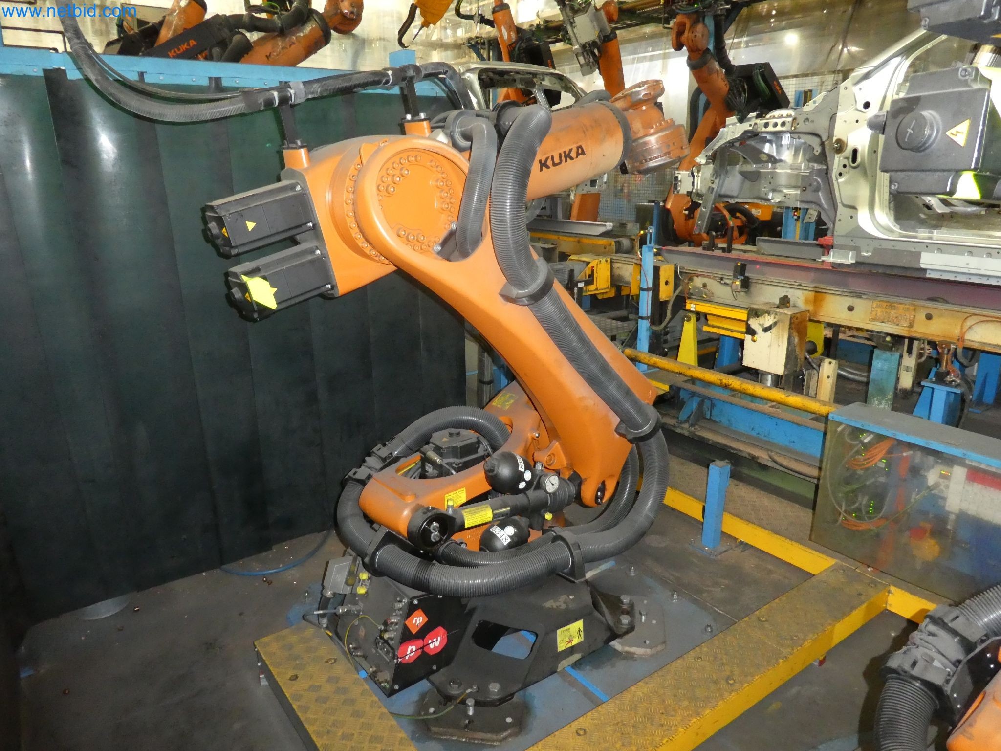 Robots, welding equipment and assembly accessories from the automotive industry-60