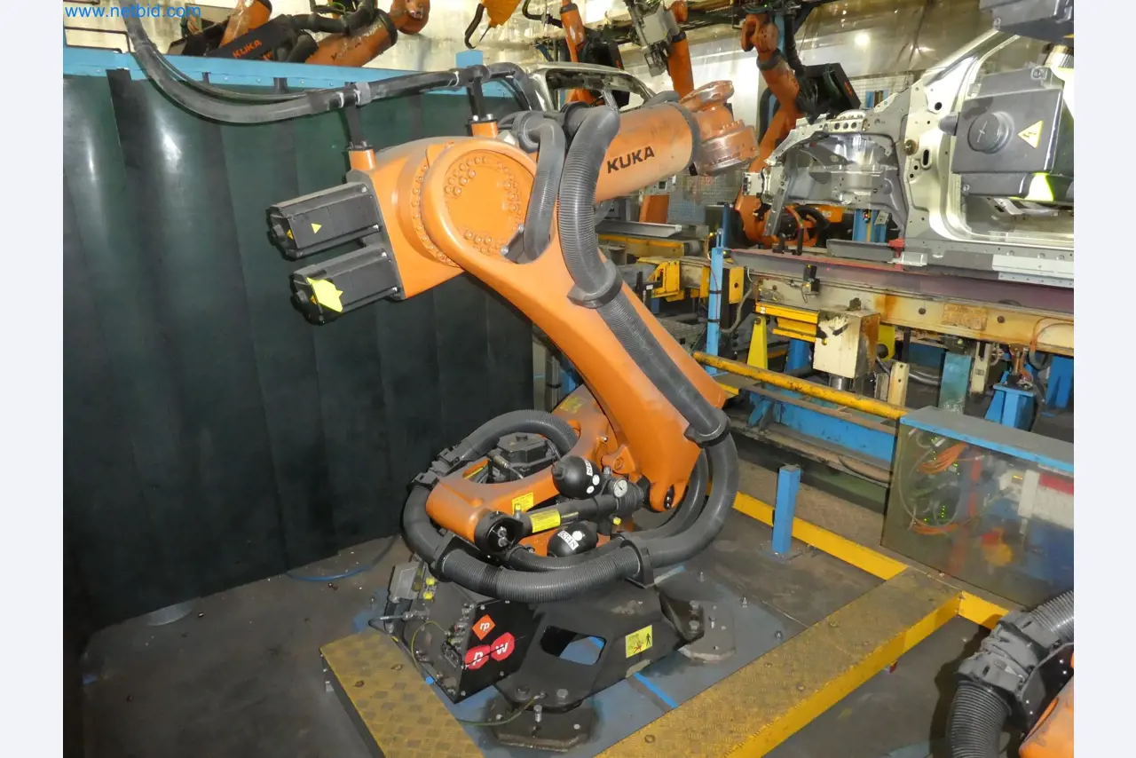Robots, welding equipment and assembly accessories from the automotive industry-60