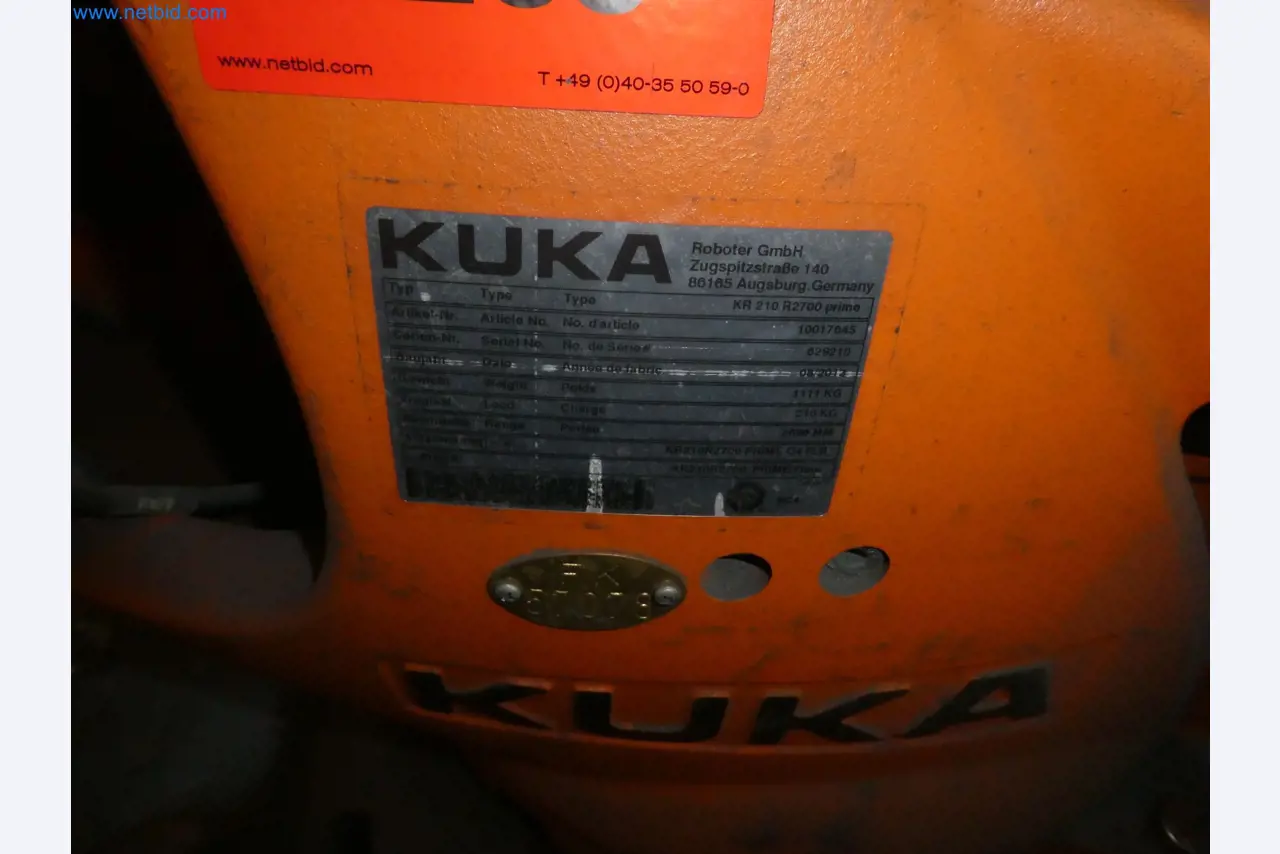 Robots, welding equipment and assembly accessories from the automotive industry-61