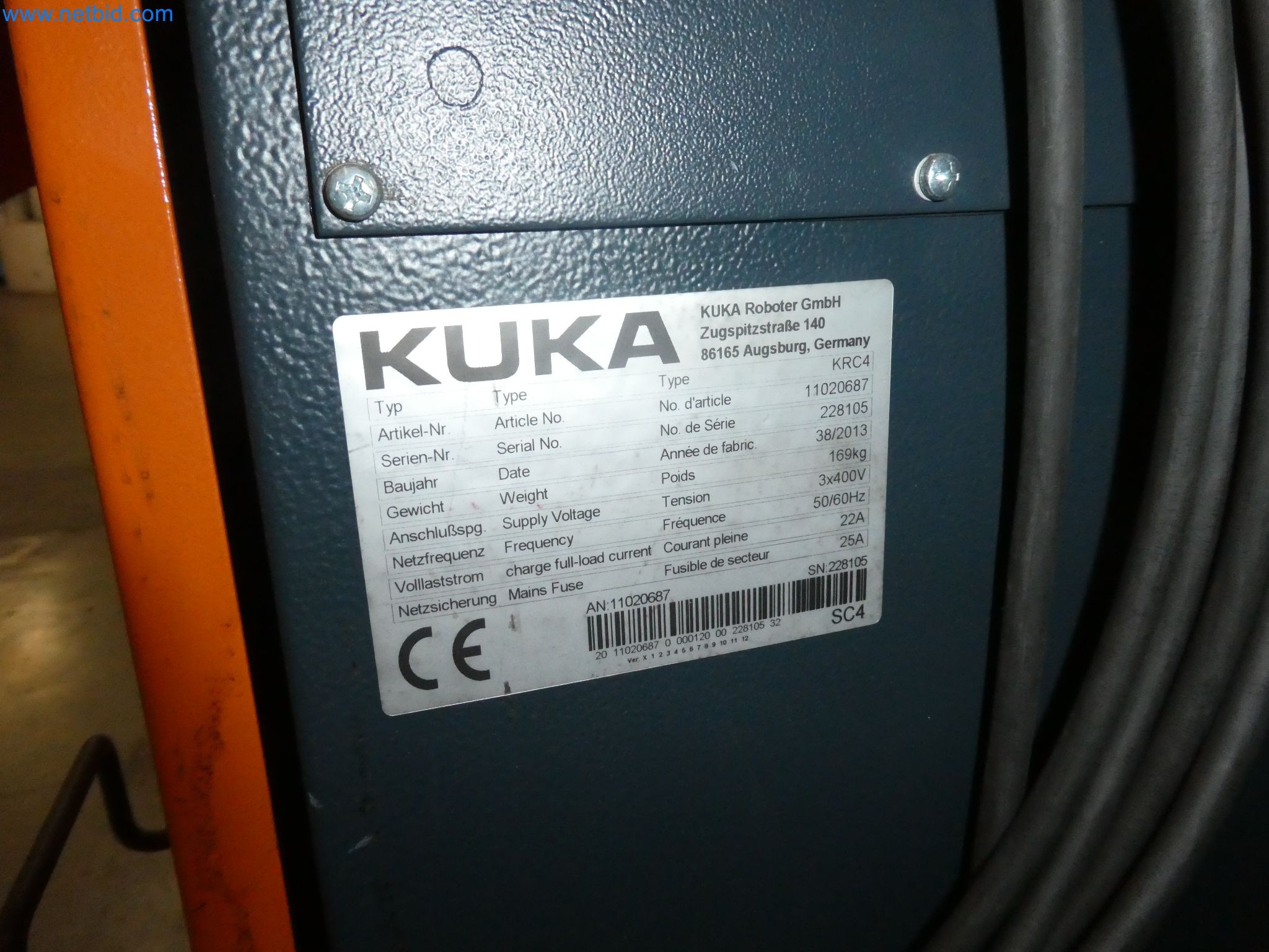 Robots, welding equipment and assembly accessories from the automotive industry-63