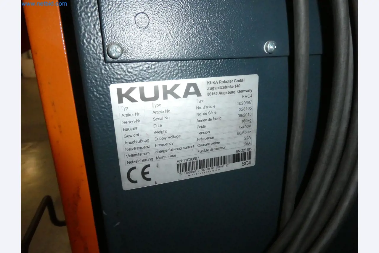 Robots, welding equipment and assembly accessories from the automotive industry-63