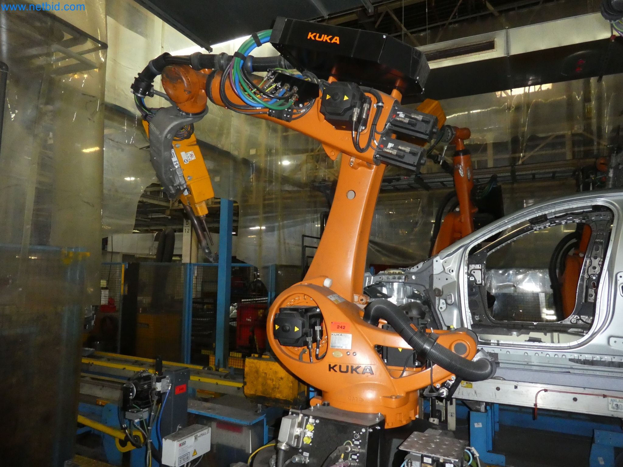 Robots, welding equipment and assembly accessories from the automotive industry-64