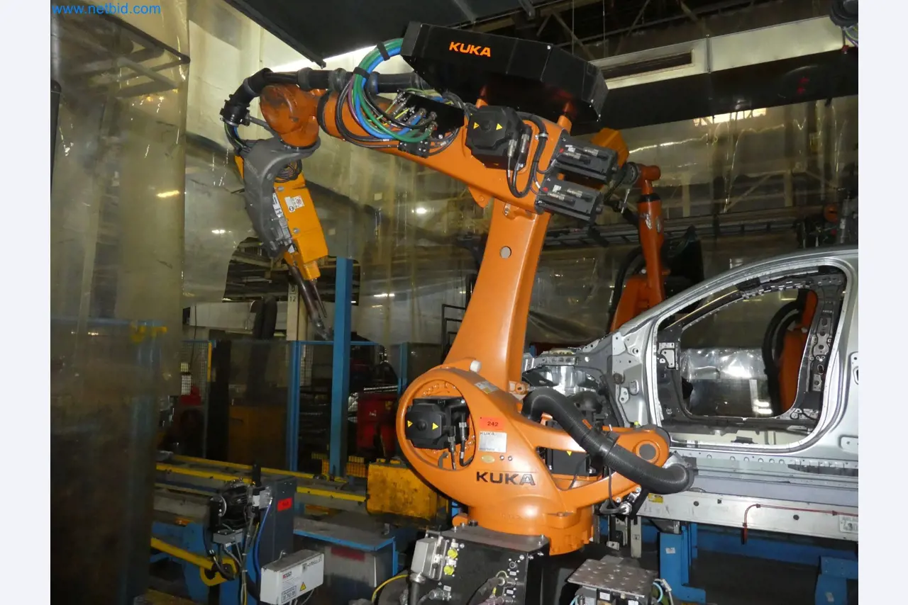 Robots, welding equipment and assembly accessories from the automotive industry-64