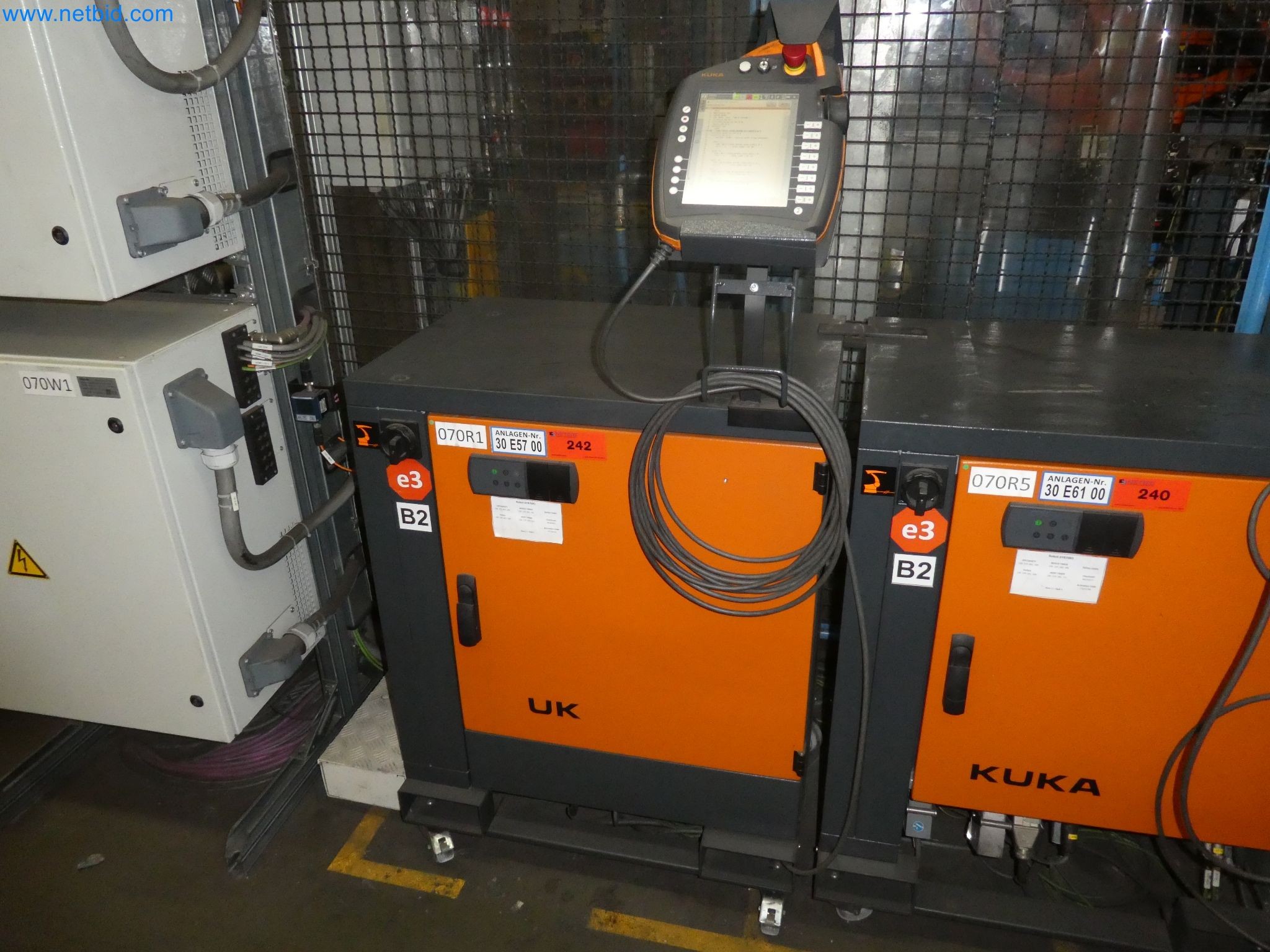 Robots, welding equipment and assembly accessories from the automotive industry-66