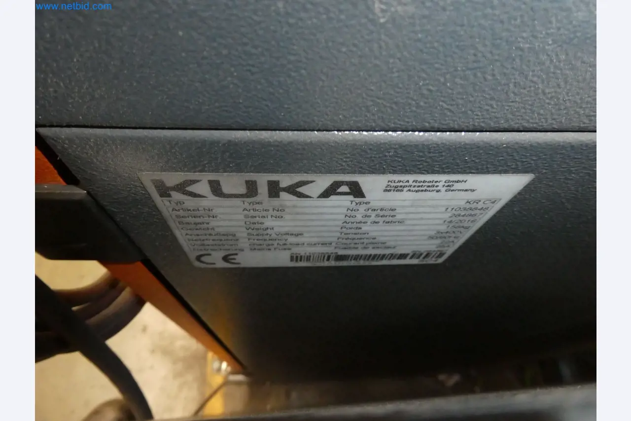 Robots, welding equipment and assembly accessories from the automotive industry-67