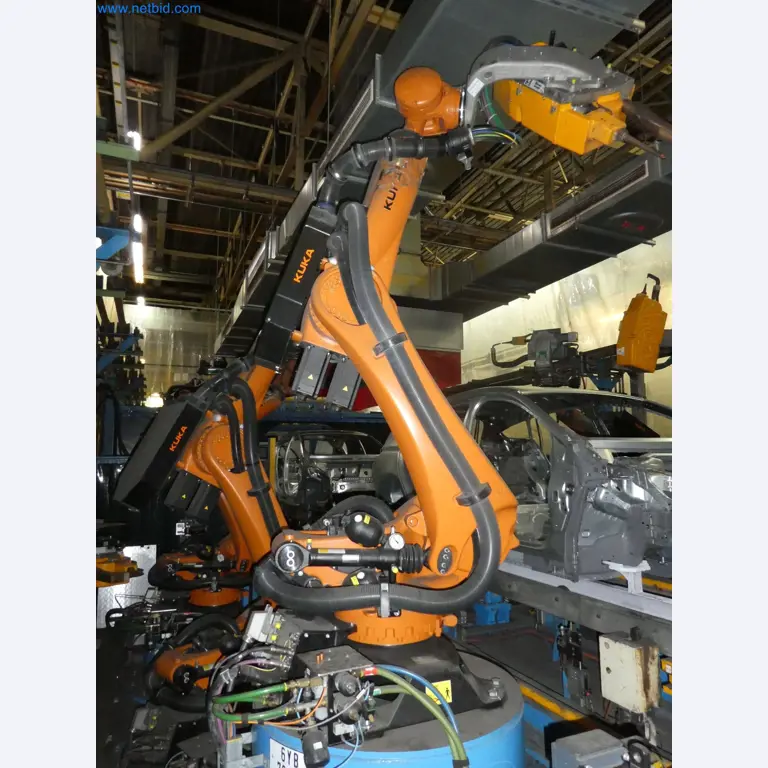 Robots, welding equipment and assembly accessories from the automotive industry-68