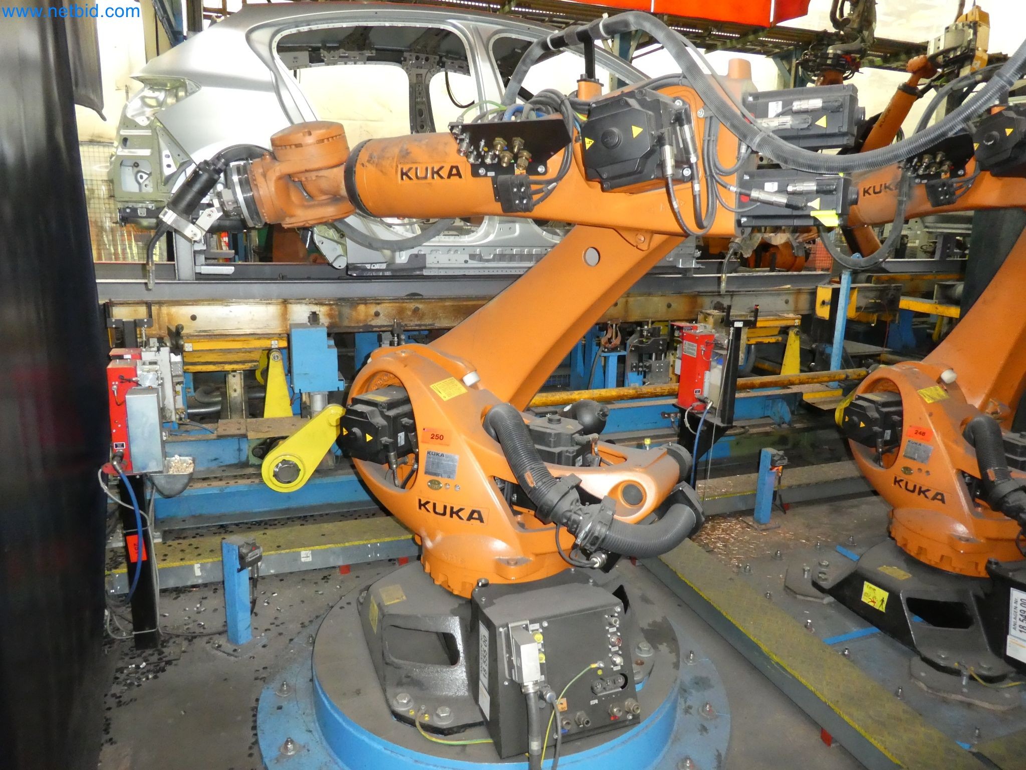 Robots, welding equipment and assembly accessories from the automotive industry-77