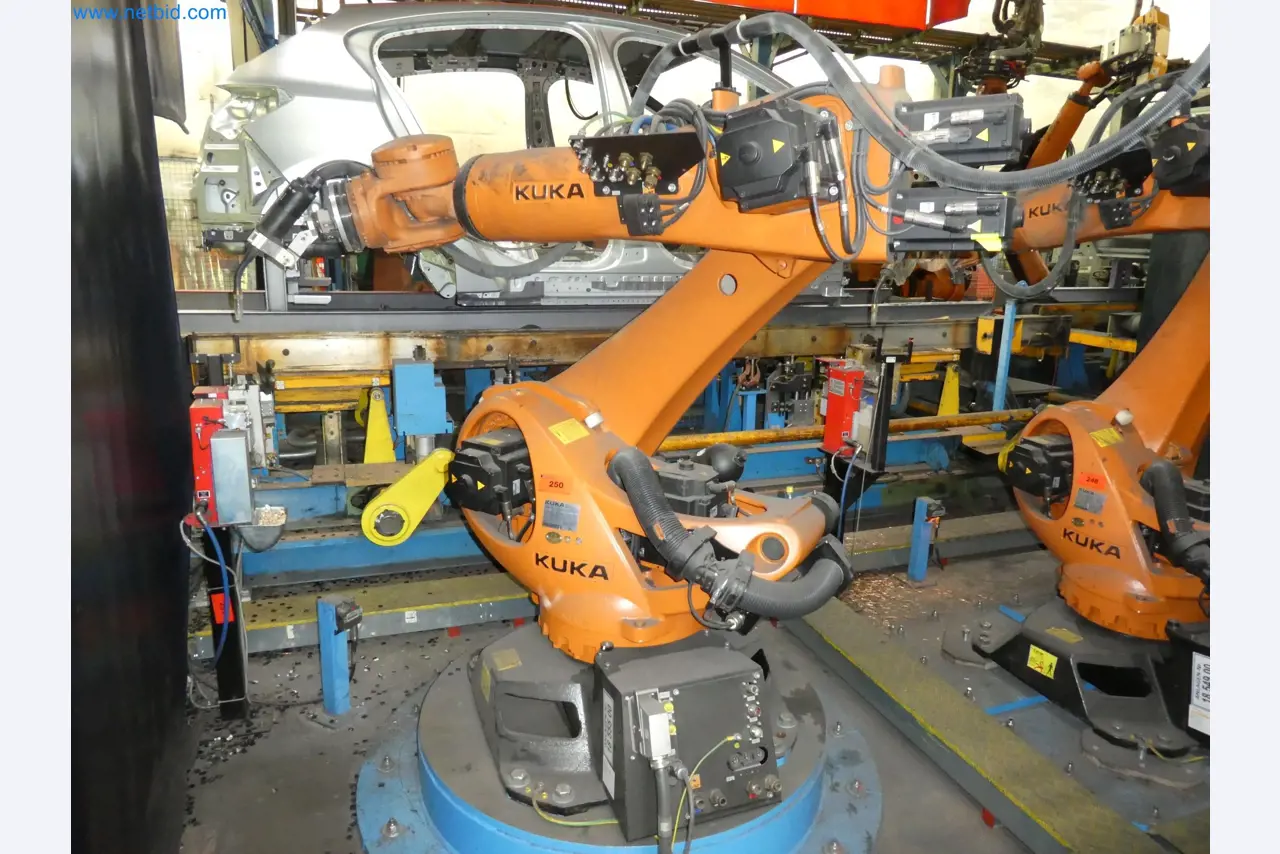 Robots, welding equipment and assembly accessories from the automotive industry-77
