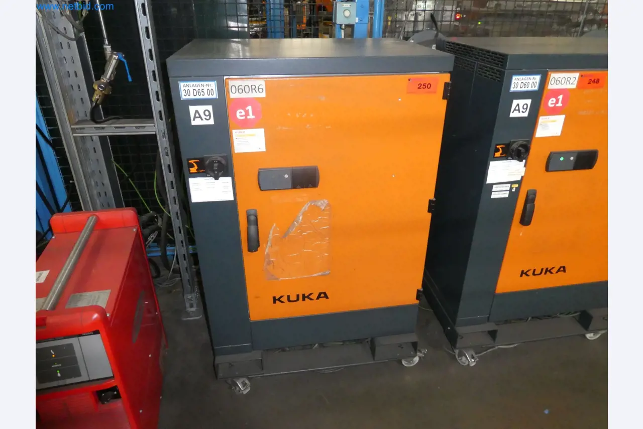 Robots, welding equipment and assembly accessories from the automotive industry-78