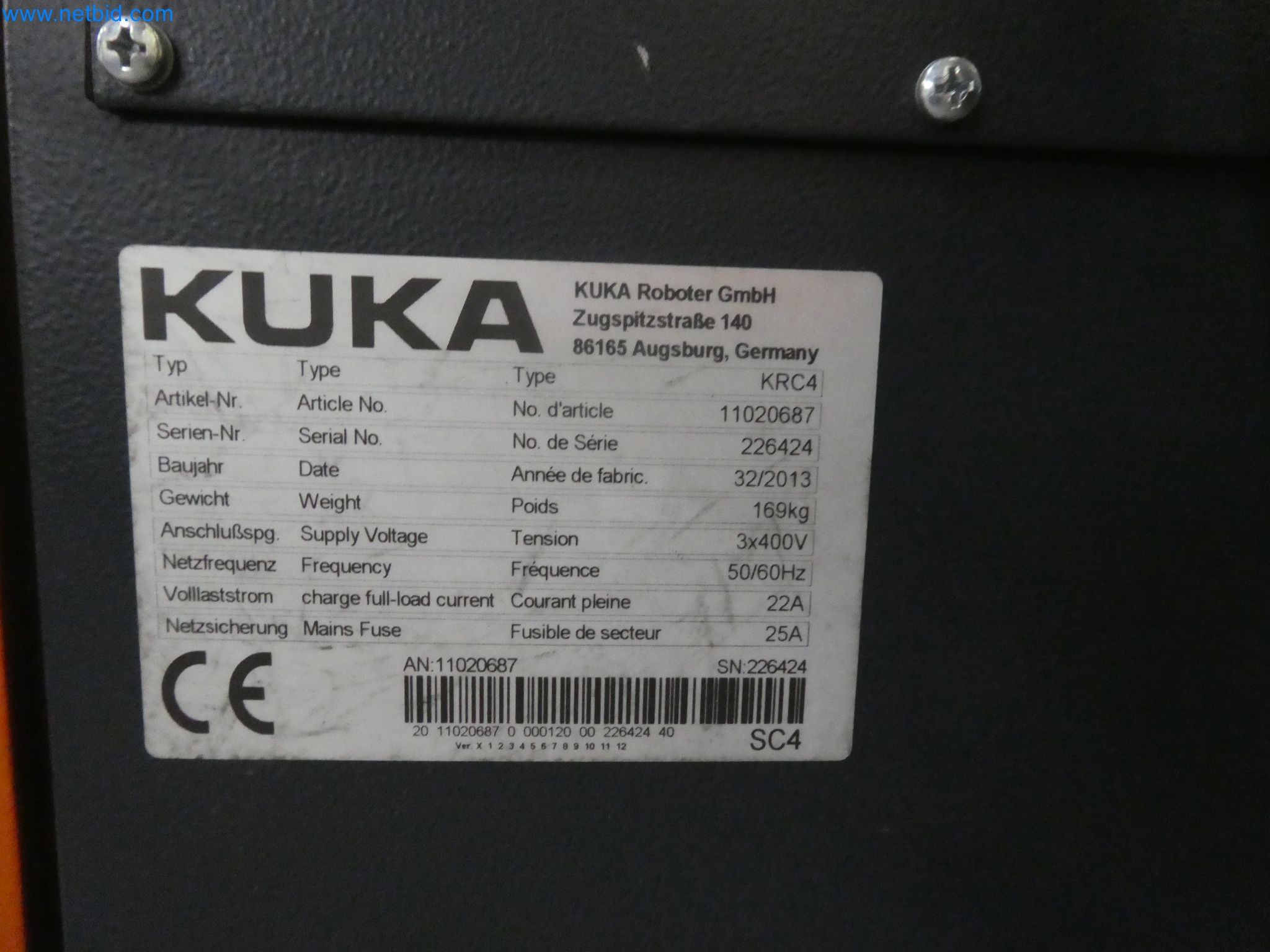 Robots, welding equipment and assembly accessories from the automotive industry-7