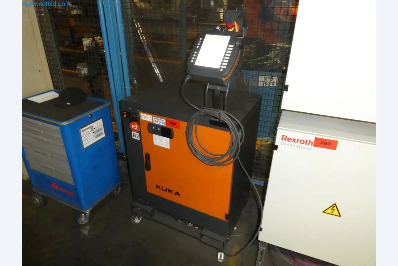 Robots, welding equipment and assembly accessories from the automotive industry-88