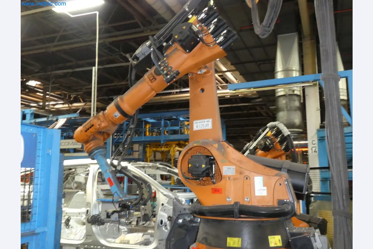 Robots, welding equipment and assembly accessories from the automotive industry-89