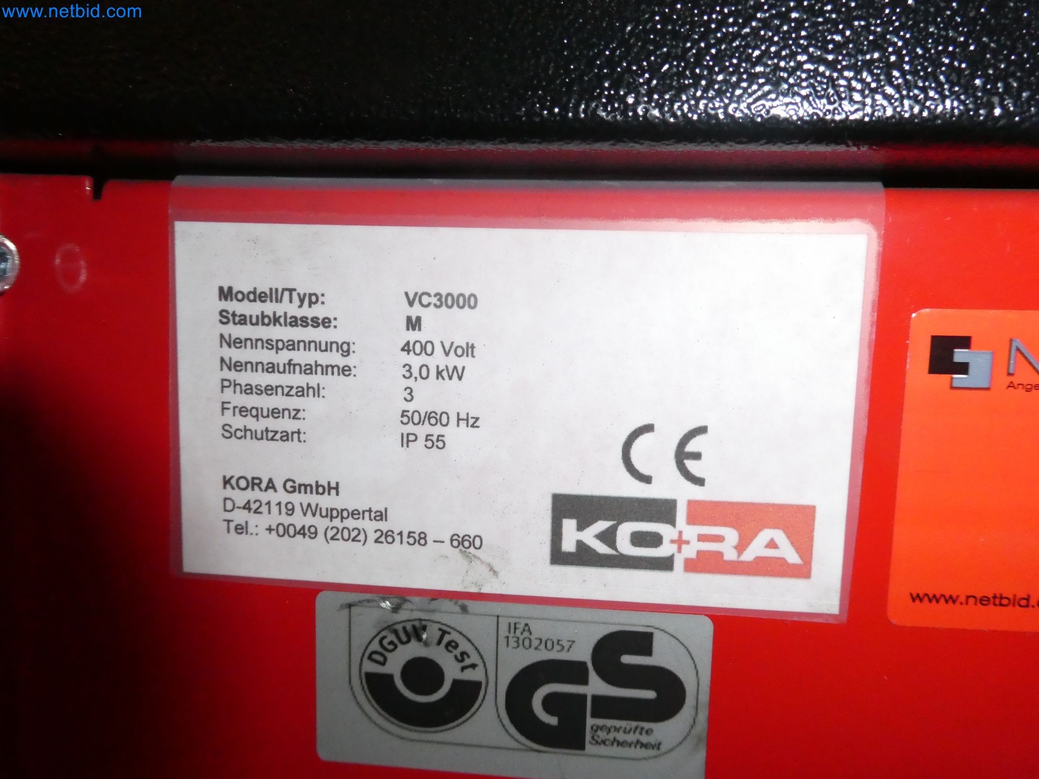 Roboti, varilna oprema in pripomočki za montažo iz avtomobilske industrije-3