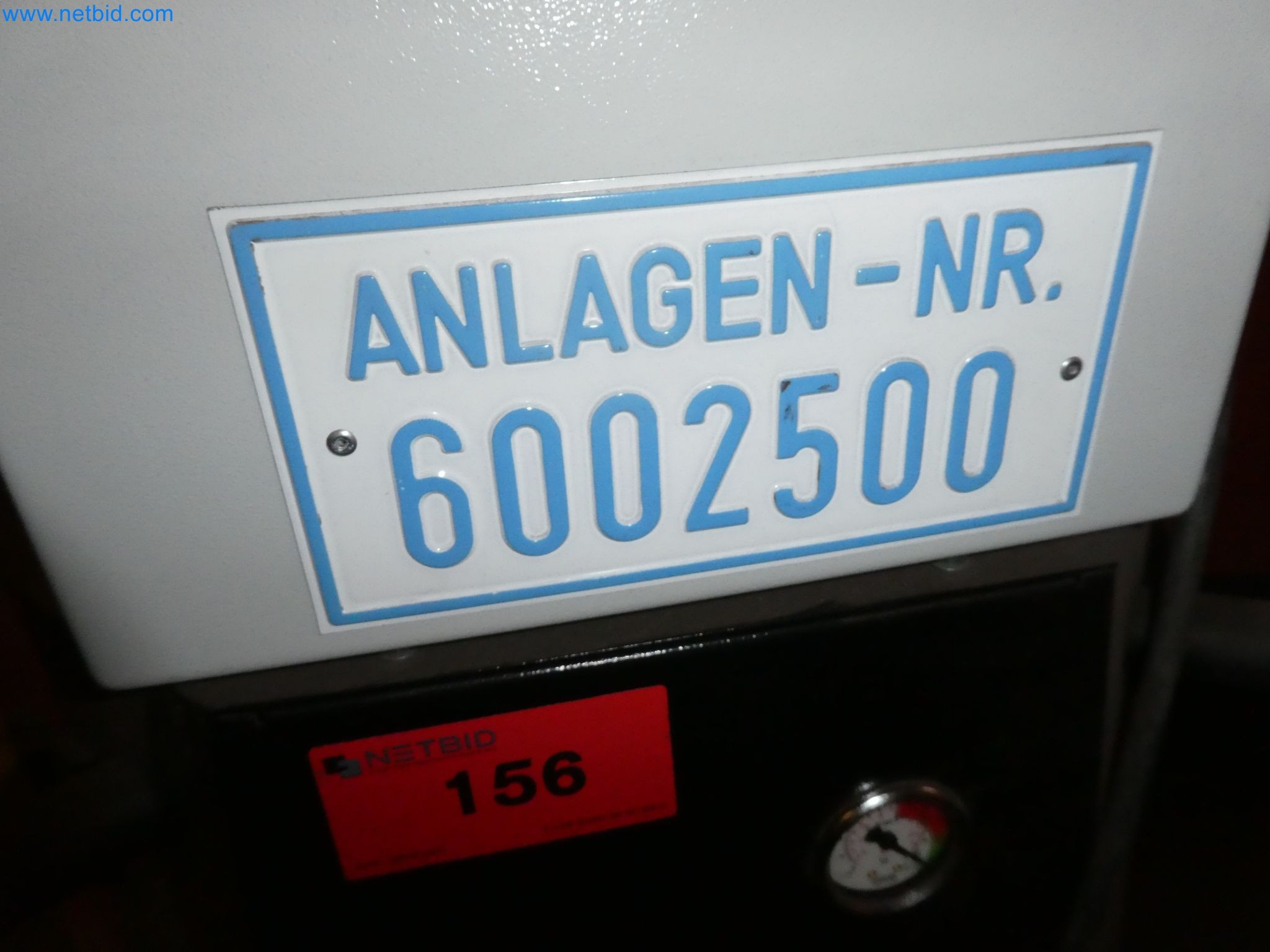 Roboti, varilna oprema in pripomočki za montažo iz avtomobilske industrije-8