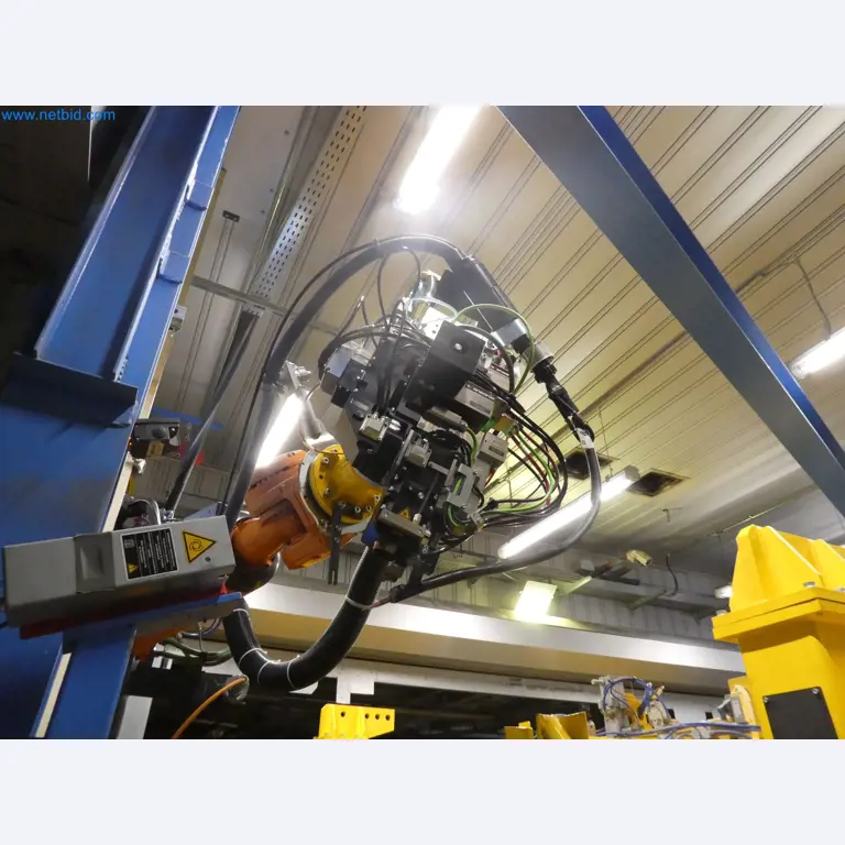 Roboti, varilna oprema in pripomočki za montažo iz avtomobilske industrije-11