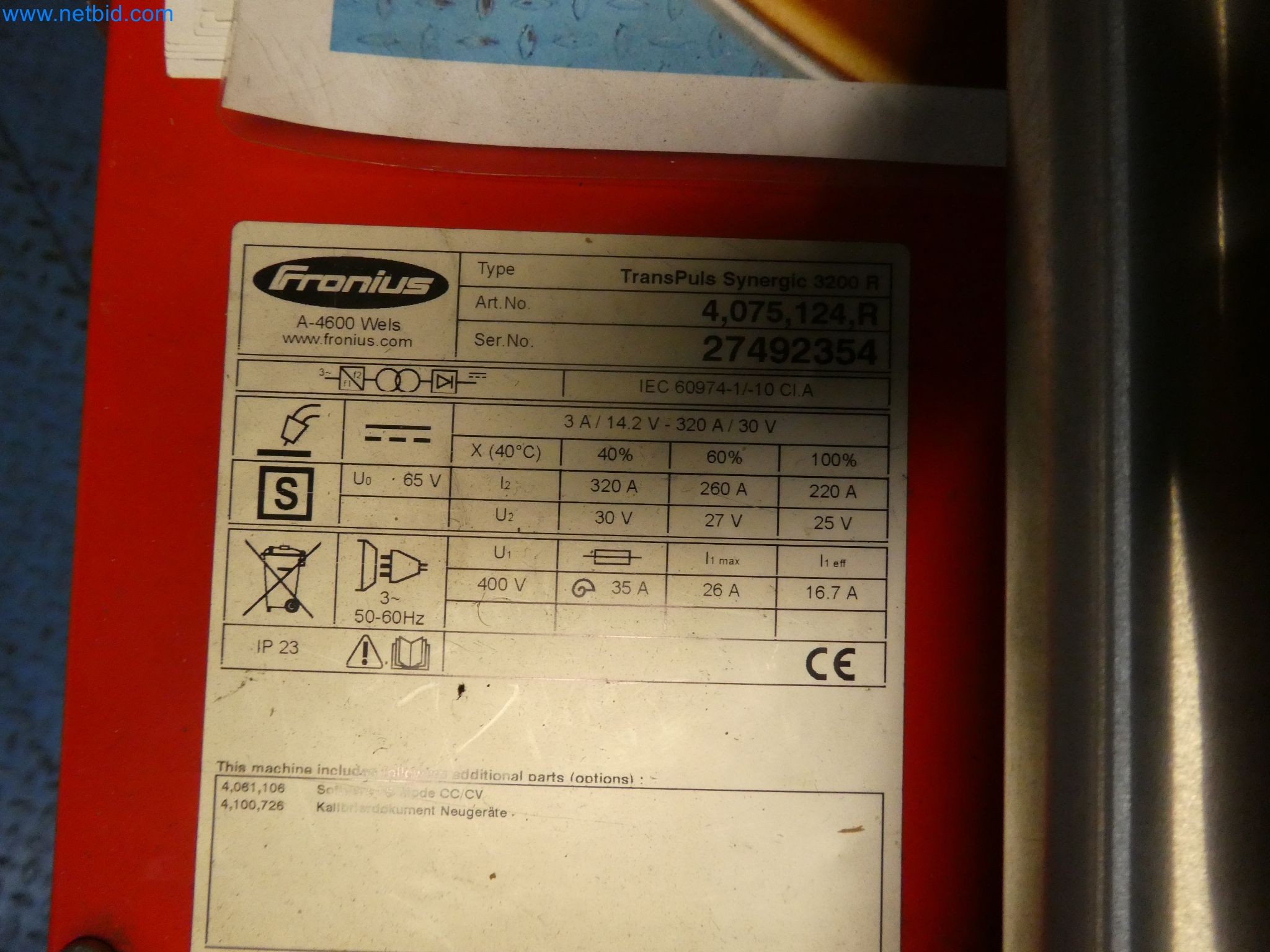 Roboti, varilna oprema in pripomočki za montažo iz avtomobilske industrije-12