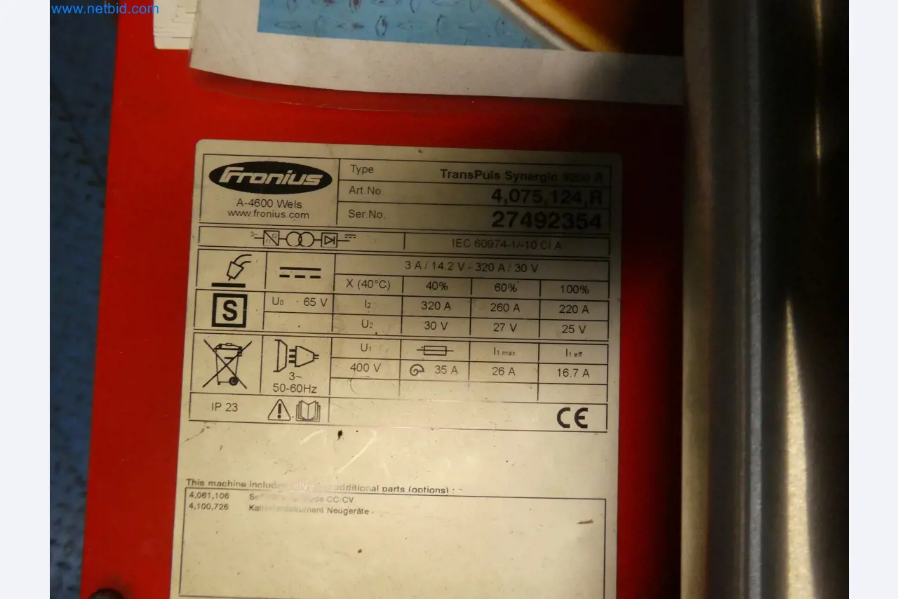 Roboti, varilna oprema in pripomočki za montažo iz avtomobilske industrije-12