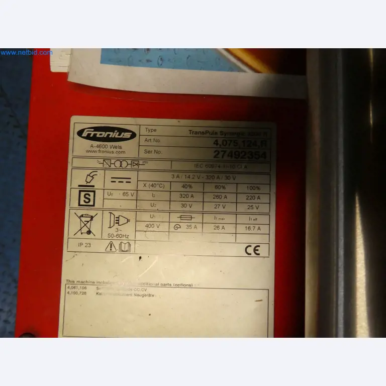 Roboti, varilna oprema in pripomočki za montažo iz avtomobilske industrije-12