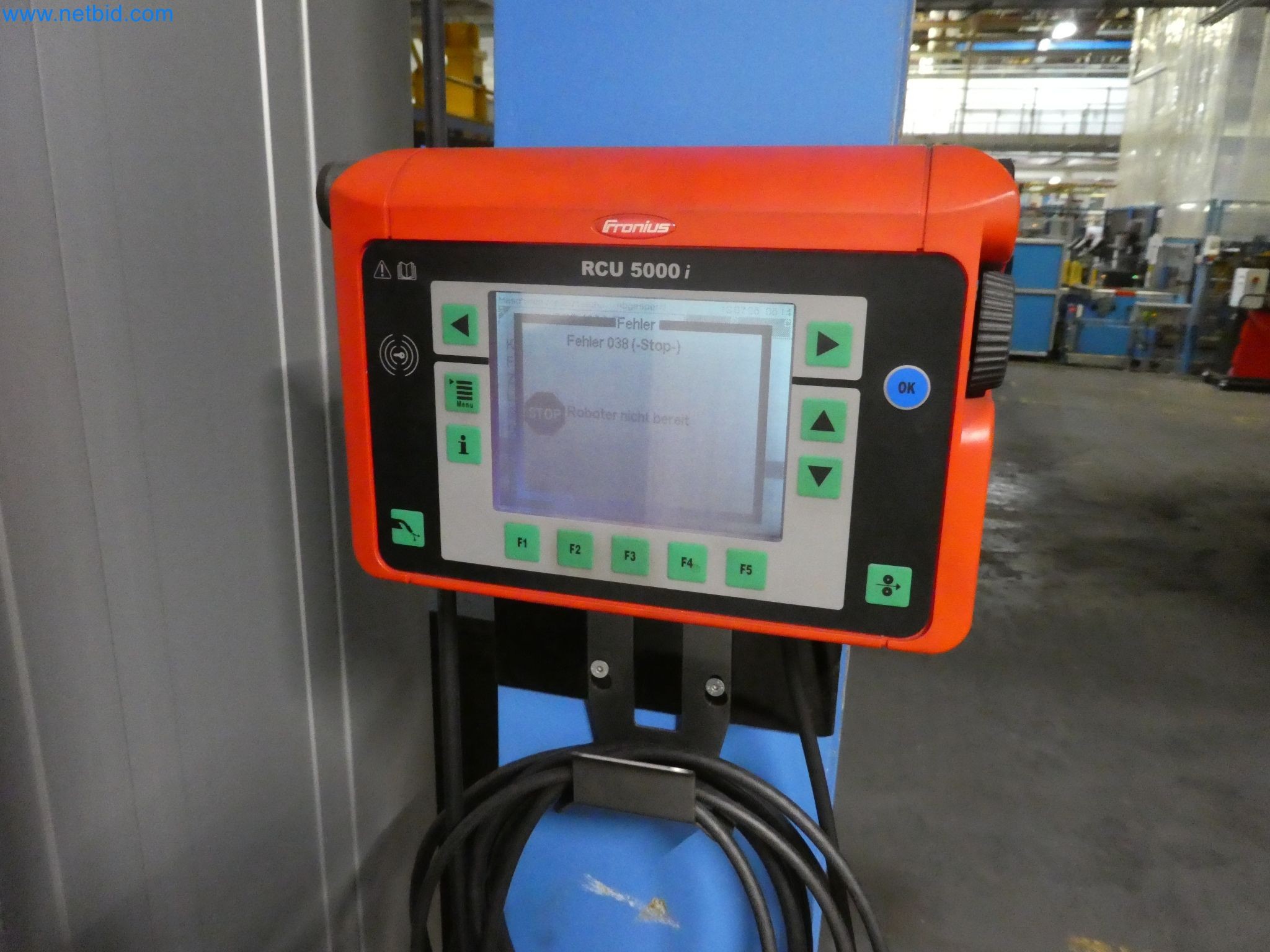 Roboti, varilna oprema in pripomočki za montažo iz avtomobilske industrije-13