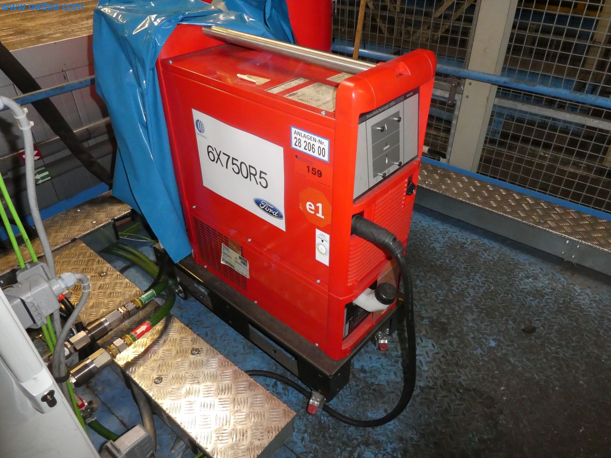 Roboti, varilna oprema in pripomočki za montažo iz avtomobilske industrije-14