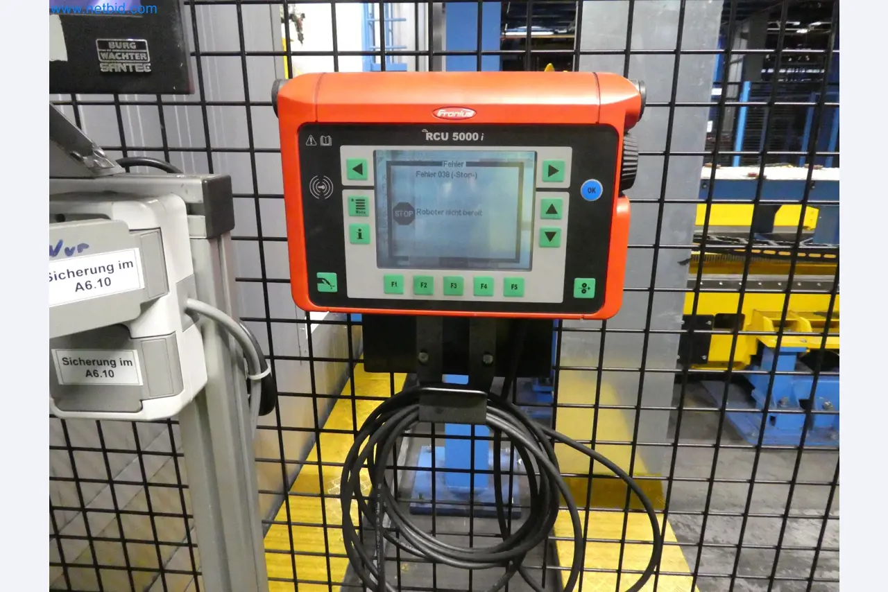 Roboti, varilna oprema in pripomočki za montažo iz avtomobilske industrije-16