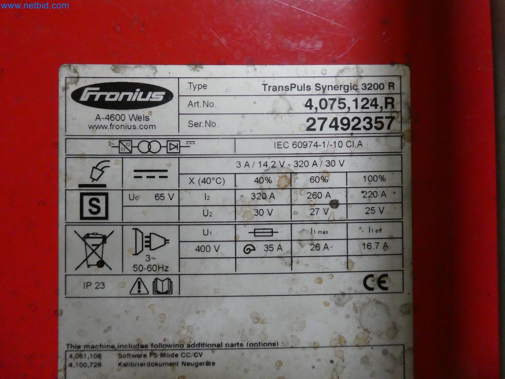 Roboti, varilna oprema in pripomočki za montažo iz avtomobilske industrije-1