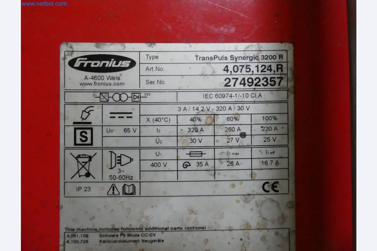 Roboti, varilna oprema in pripomočki za montažo iz avtomobilske industrije-1