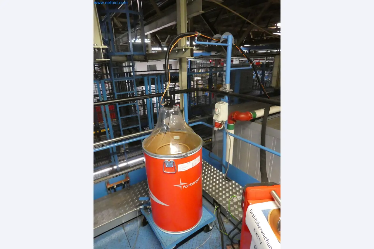 Roboti, varilna oprema in pripomočki za montažo iz avtomobilske industrije-5