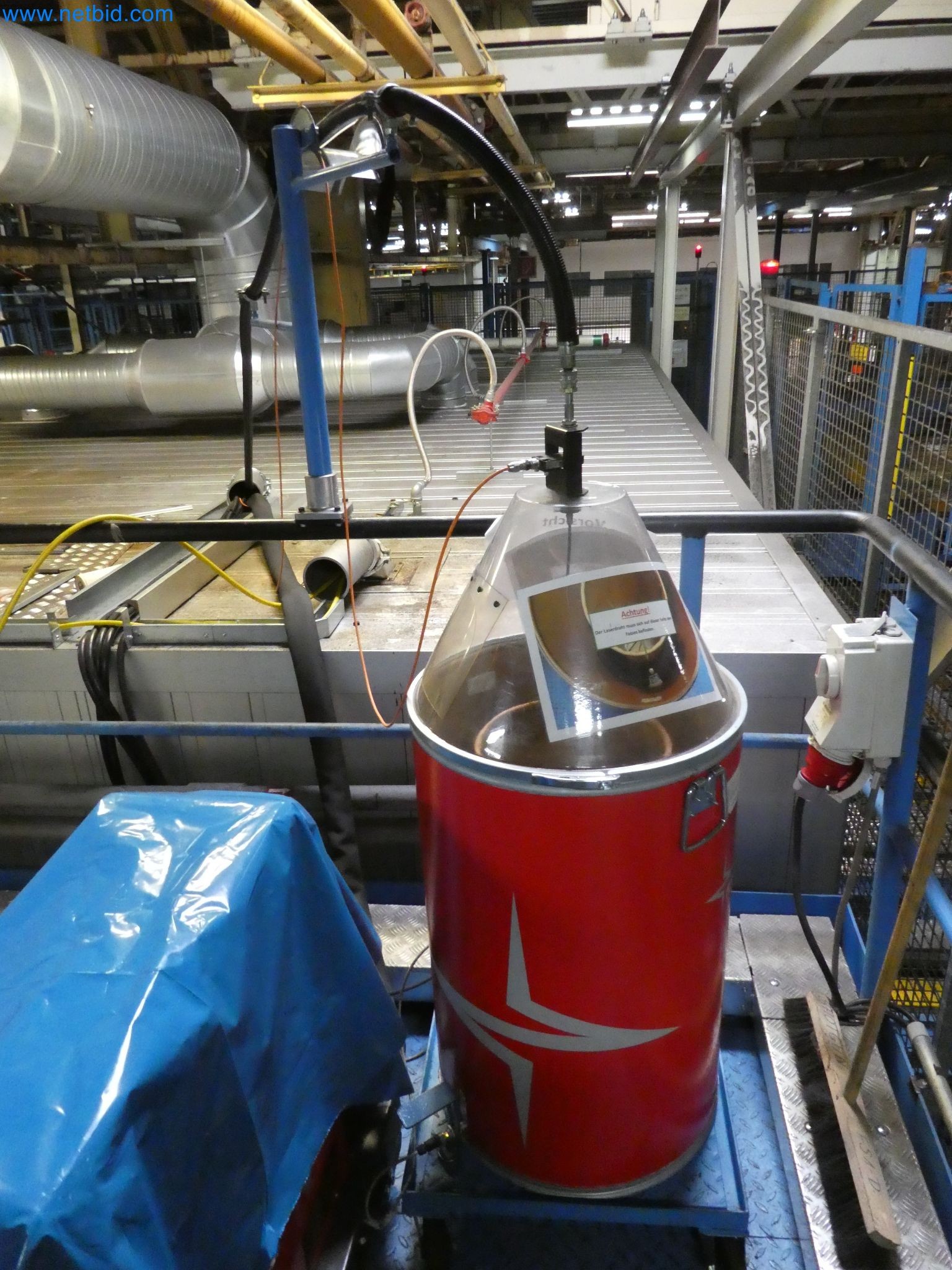 Roboti, varilna oprema in pripomočki za montažo iz avtomobilske industrije-6