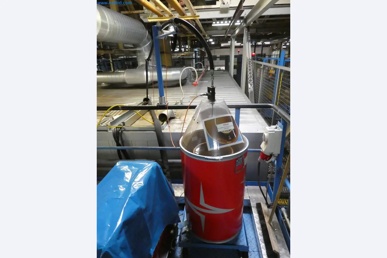 Roboti, varilna oprema in pripomočki za montažo iz avtomobilske industrije-6