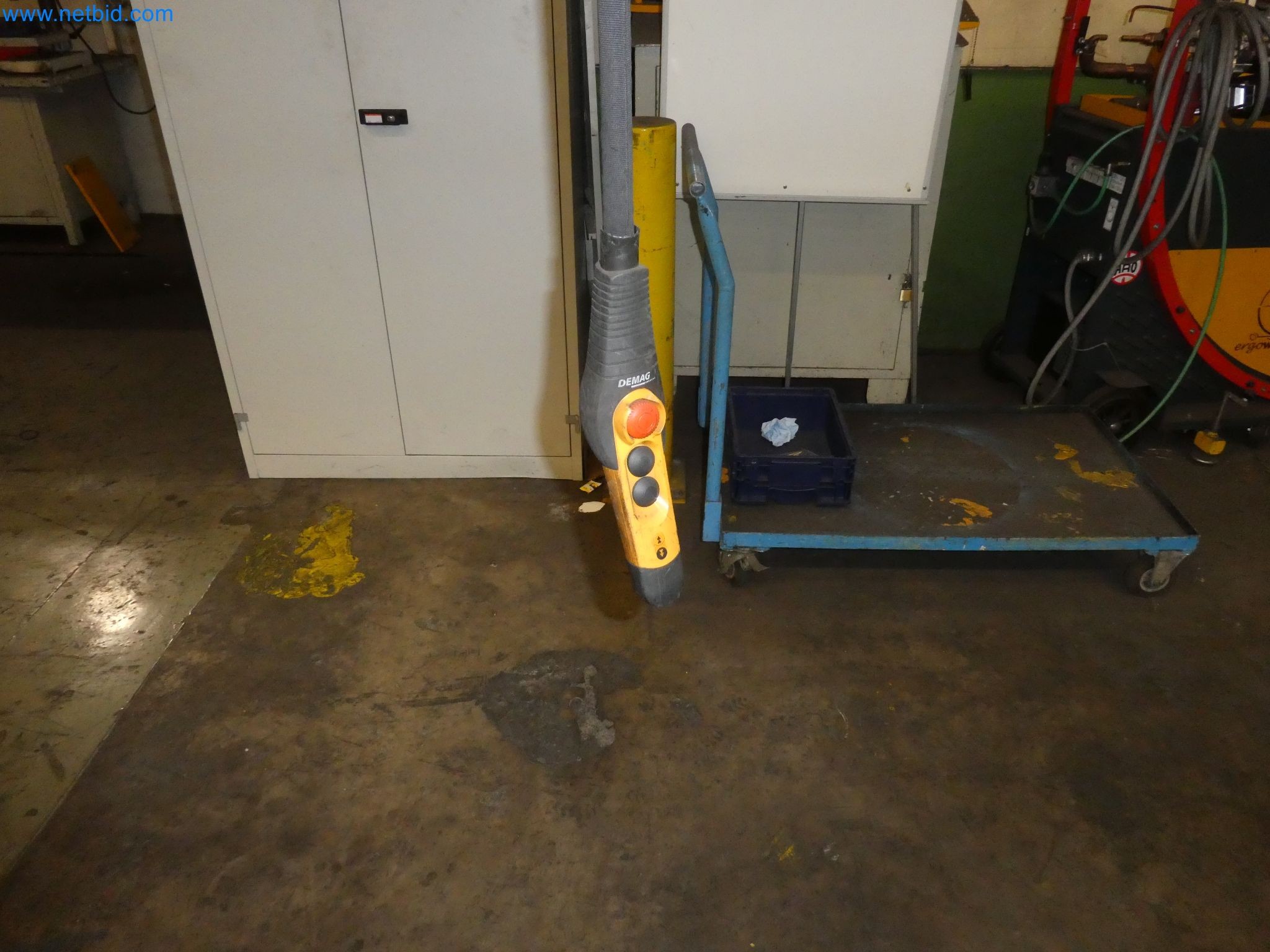 Robots, welding equipment and assembly accessories from the automotive industry-10